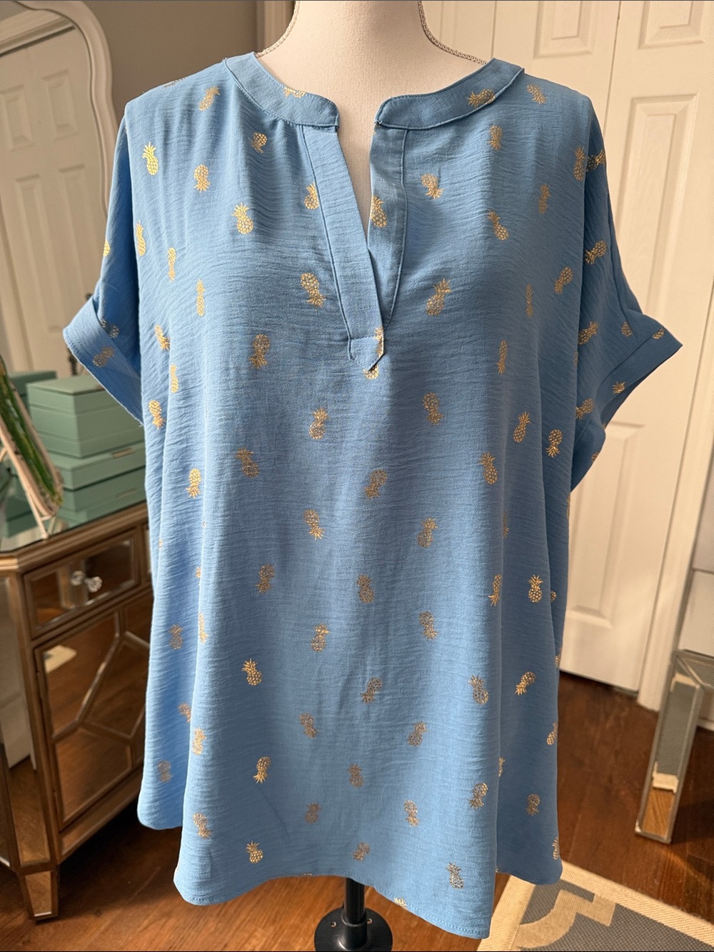 Chenault Flowy & Flattering Blue & Gold Pineapple Print Split-Neck Top 3X NWT ❤️